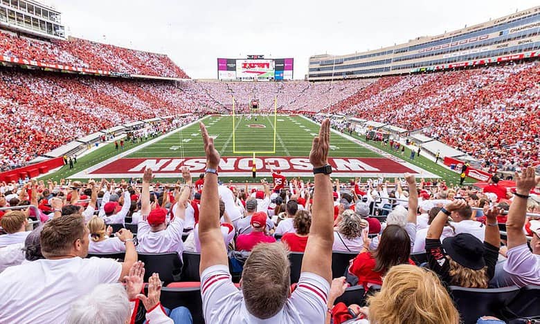 Iowa at Wisconsin betting